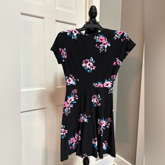 No Boundaries Girls Size 7-9 V-Neck Tie Front Floral Dress - Picture 4 of 11